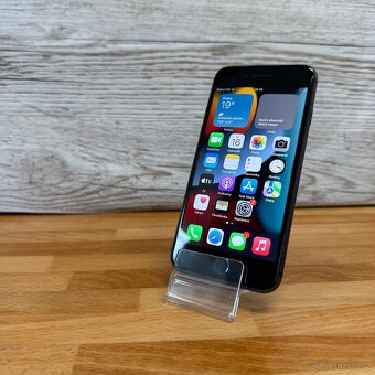 iPhone 8 64GB, černý (12 měsíců záruka) - 9