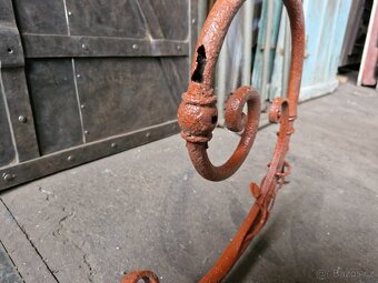 Kovaný historický držák - 9