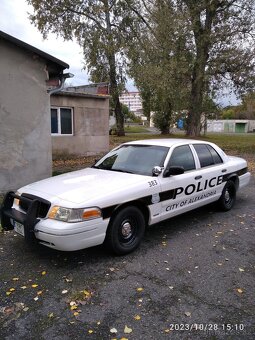 Ford Crown Victoria - 9