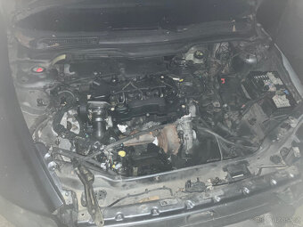 Prodám Volvo 1.6 HDI V50, 6D pouze celé auto na náhrad díly - 9