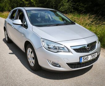 OPEL ASTRA 1.6 BENZÍN, ROK 2010, NAJETO 118.700 KM - 9