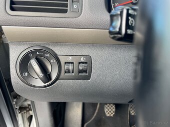 VW Touran 1,6mpi 75kW United 7míst - 9