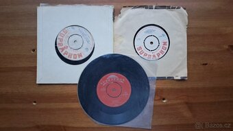 Staré vinylové SP a LP - 9