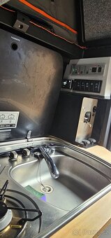 Expediční toyota Tundra - 9