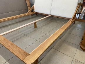 Nová dubová moderní postel Ellenberger - 9