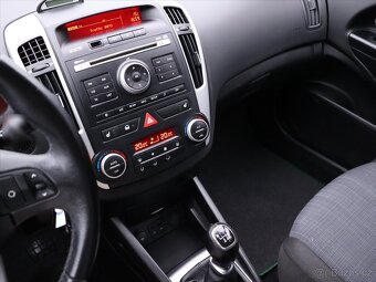 Kia Ceed 2,0 CRDi Exclusive CZ (2010) - 9
