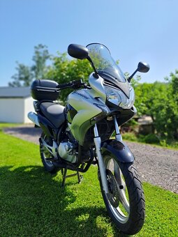 Honda XL125V Varadero - 9