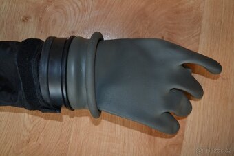 Suchý oblek Mobbys NOVÝ vel.USA L - 9