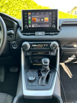 Toyota RAV4 2.0 4x4, ČR 2020, najeto jen 30 000km - 9