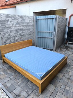 Prodám manželskou postelí + Matrací 160cm x 200cm - 9