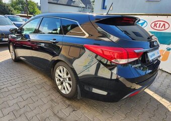 Hyundai i40 2.0-GDi-benzín-NAVI-KAMERA - 9