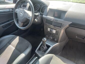 Opel Astra H 1.8 GTC
koupeno v Švýcarsko. - 9