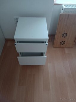 Nábytek z pokoje po dceři - 9