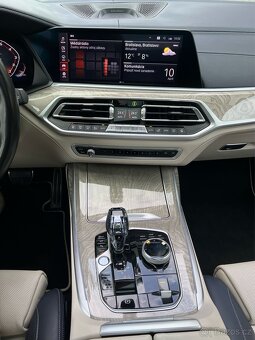 BMW X7 M 50i REZERVACE - 9