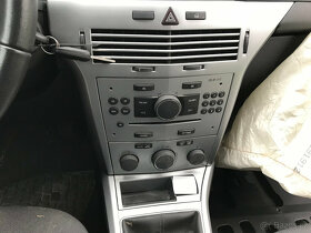 Opel Astra H 1,6 16V 85kW 2008 - jen 28000km - díly - 9