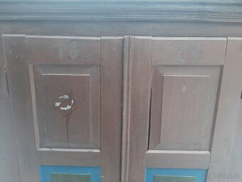 Selská Malovaná šatní skříň z roku 1879,je zachovalá - 9