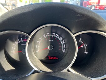 KIA VENGA, 1,4 CVVT, benzín - 9