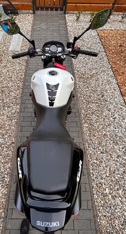 Suzuki GSR 600 - 9