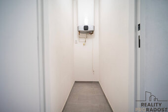 Pronájem bytu 2+1 po kompletní rekonstrukci s balkónem na ul - 9