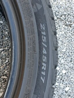 Pěkné zimní pneu Nexen Winguard Sport 215/45/17 vzorek 8mm - 9
