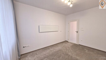 Byt 2+KK, prvotřídní vybavení kuchyně a koupelny, nízké nákl - 9