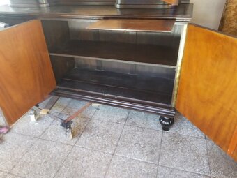 Starožitná komoda-bufet. - 9