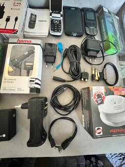 Směs věcí, hlavně elektro - 9