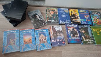 Videorekordér Panasonic NV HD647 + VHS kazety 41 ks. - 9