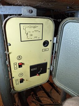 Stůl s šicího stroje - 9