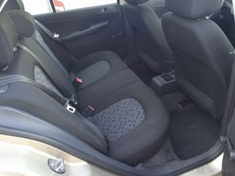 Škoda Fabia sedan 1,2i12v40kw,rv2006,SERVISKA,ČR PŮVOD,DPH - 9