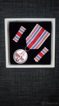 jubilejní medaile + odznáčky - 9