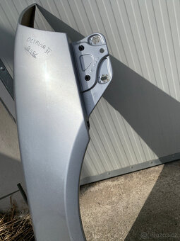 predni blatnik skoda octavia II 2 pravy stribrny - 9