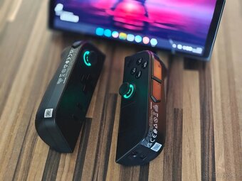 Prodám Lenovo Legion Go 8APU1 - 9