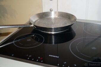 Siemens nerezový vestavný sporák HE33BD550, vyjížděcí dveře - 9