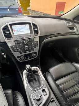 Opel INSIGNIA SPORTS TOURER - 9