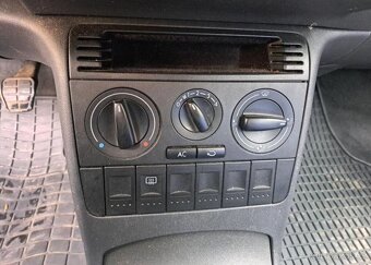Volkswagen Lupo 1,4 16V benzín manuál 55 kw - 9