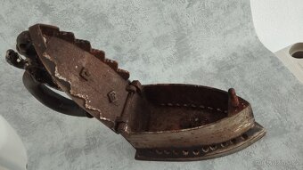 Stará orig. atypická žehlička DRAK - 9