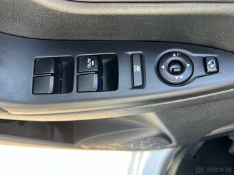 HYUNDAI ix20 1.4i 66 KW 1.MAJ.PDC VYHŘ.SED.2x KOLA 49000km - 9
