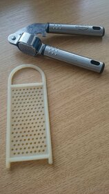 Hrníčky,květináče,popelníky,příbory-zbytky různé,.... - 9