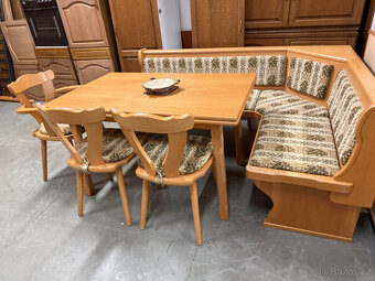 Dubová rohová lavice ,rozkládací stůl a tři židle - 9