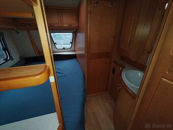 HOBBY 540UFe č.242. Pro 4. Fr. postel. Sprcha. Rok 2006 - 9