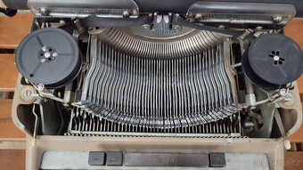 Psací stroj československé výroby - 9