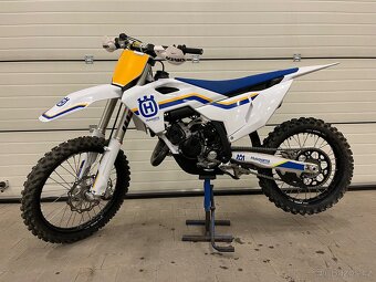 Husqvarna tc 125 heritage 2023 14mth stříkačka - 9