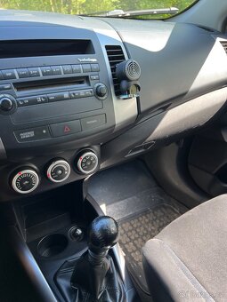 Mitsubishi Outlander - 9