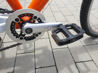 Woom 4 (20") novy v zaruce se stojankem - 9