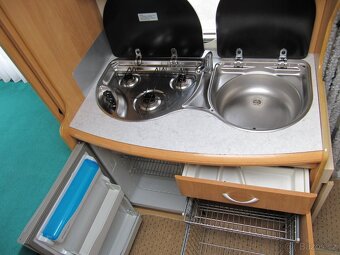 Prpdám karavan Hobby 495 UF,r.v.2002 + předstan + nosič kol. - 9