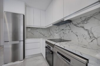 ŠPANĚLSKO, Torrevieja, apartmán po kompletní rekonstrukci - 9