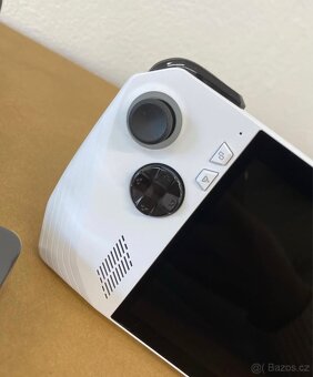 ASUS ROG Ally RC71L - NH001W - 9