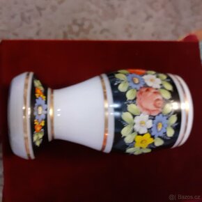 Starožitná váza z mléčného skla - 9