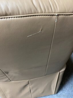 HUKLA - ELEKTRICKY POLOHOVATELNÉ KŘESLO- 2motory, KŮŽE - 9